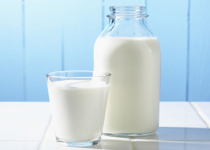 Bạn không nên lạm dụng sữa tươi mà chỉ uống một lượng vừa đủ