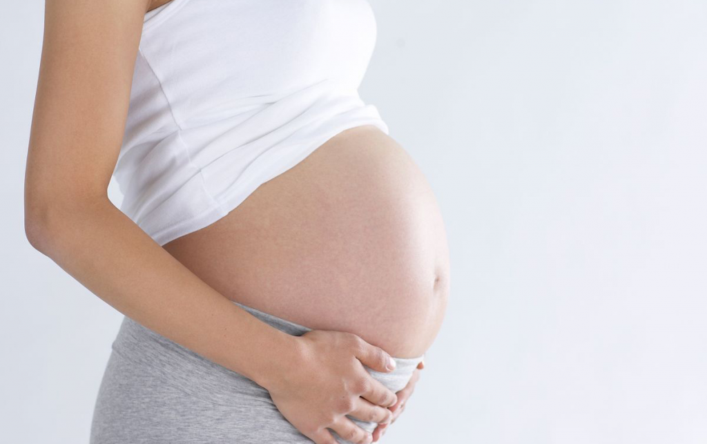 Phụ nữ đang mang thai là một trong những đối tượng không nên sử dụng phương pháp tiêm sẹo lồi
