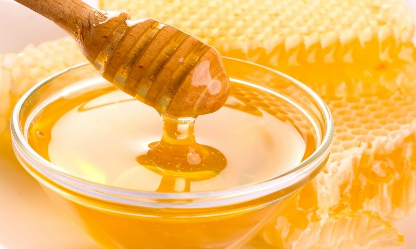 Mật ong giúp điều trị sẹo lồi ở đầu gối hiệu quả, an toàn tại nhà