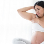 Khi mang thai, cơ thể phụ nữ tăng tiết mồ hôi hơn