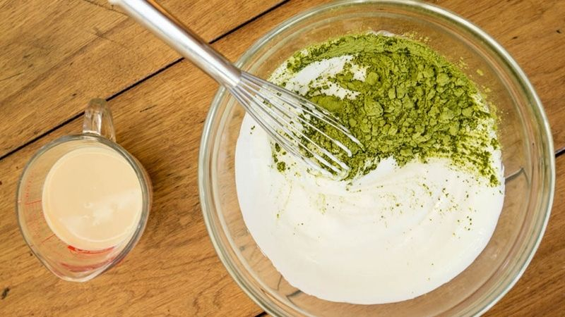 Bột đậu nành kết hợp với bột trà xanh đem đến công thức dưỡng da hiệu quả